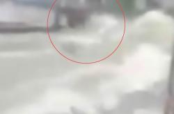 哥伦比亚城市曾历大洪水 男童亡魂疑现影片_灵异鬼话_玛丽人