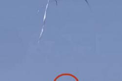 日本上空惊现神秘条状物：似龙飞舞引发热议