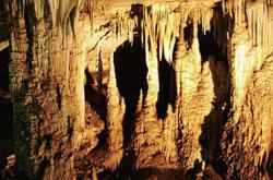 在世界上名列前茅的中国最长溶洞“双河溶洞”