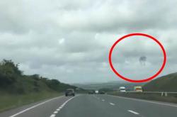 UFO现身？天空冒神秘物体不断变形 -灵异事件