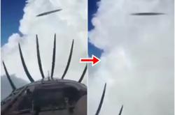 两个UFO从私人飞机前高速飞过 -灵异事件
