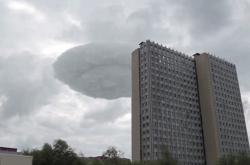 俄罗斯上空惊现“飞碟云” 外形与运动轨迹酷似UFO