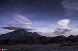 俄摄影师拍荚状云外形似UFO