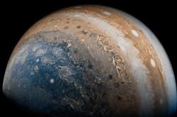 美国航天局NASA公布木星两极照 布满巨型风暴