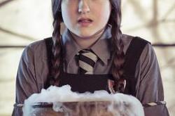 魔法学校第一季MP4格式