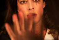 以遇刺为生的女人