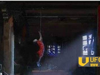 重庆红衣男孩事件灵异真相 邪术传入民间杀人只为摄魂？_灵异鬼话