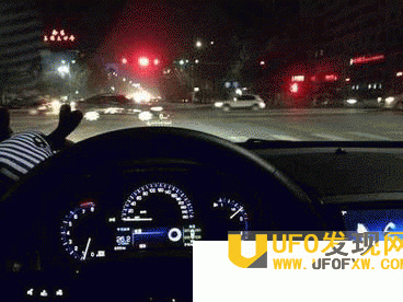 半夜开车送老头回家 到了才发现他不是人_灵异鬼话