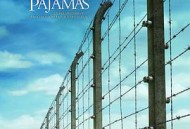 穿条纹睡衣的男孩