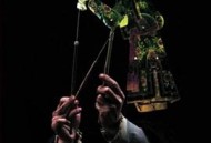 一个人的皮影戏