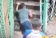 马来西亚沙巴州小镇有个“幽灵楼梯” 有人经过就会莫名其妙跌倒_灵异鬼话