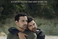 一杯咖啡与新穿的鞋子