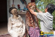 印尼赶尸习俗每年挖亲人遗体帮穿新衣_灵异鬼话