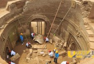 校园挖出千年古墓 女僵尸复活夜闯男生宿舍_灵异鬼话