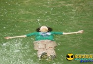 公园惊现女“浮尸”打捞时竟然复活！_灵异鬼话_UFO发现网