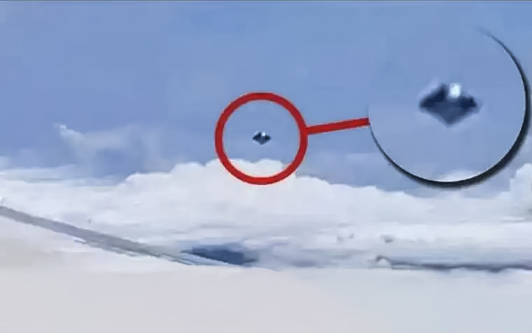 1996年11月5日巴西飞行员遭遇金字塔形UFO事件