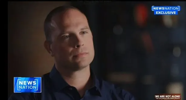 美国UFO专家称：很多飞船有足球场那么大，第一起坠机发生在意大利