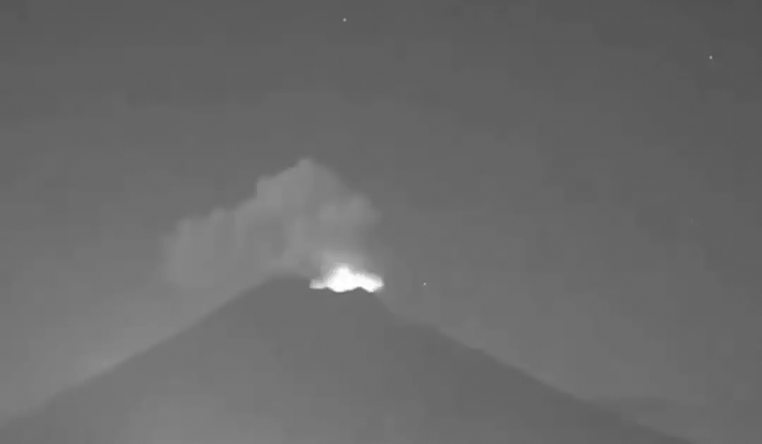 墨西哥UFO事件：火山口上方悬停约15分钟后极度消失