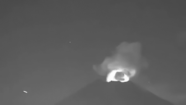 墨西哥UFO事件：火山口上方悬停约15分钟后极度消失