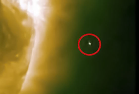 太阳周围出现的“黑三角”到底在干什么？这里有你想看的五大假设！