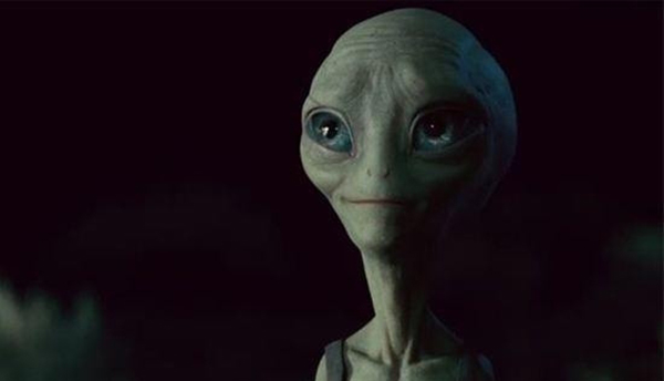 澳洲女子自称是半个外星人