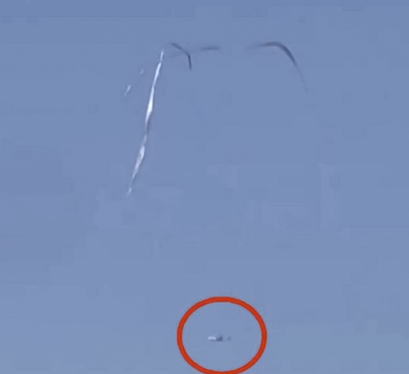 日本上空惊现神秘条状物：似龙飞舞引发热议
