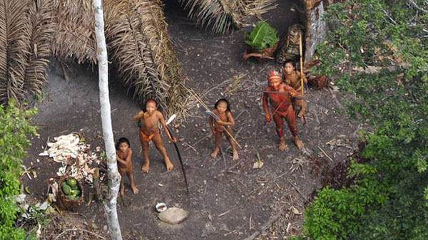 无人机下的原始人