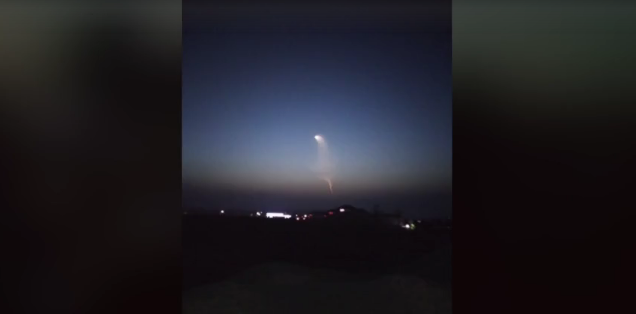 中国多地网友清晨目睹“UFO” 专家称或是枚火箭