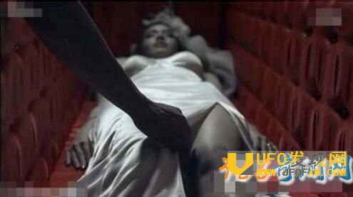 男子藏26具女尸当玩偶，尸体摆出各种造型疯狂猥亵！